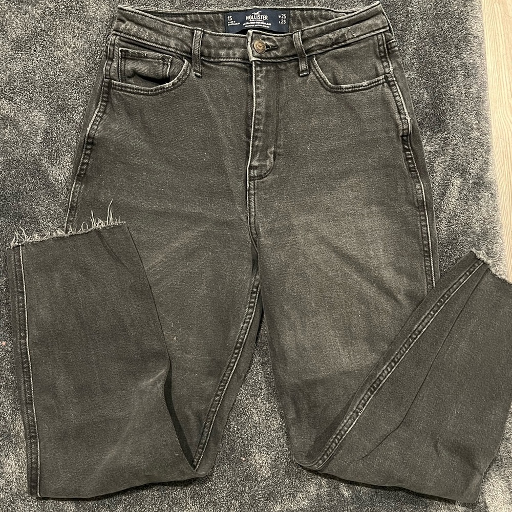 Hollister Ultra High Rise Mom Jeans. Distressed ends. Black and Grey jean.